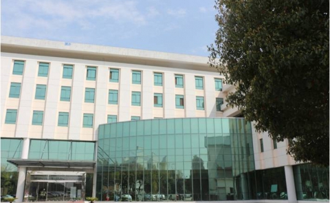 辅祥实业与州巧科技(股)公司合资,于江苏省吴江经济开发区成立辅州(吴江)精密工业有限公司,生产光电週边产品之金属零配件与相关模具製造。
合併台湾奈普光电科技(股)公司,生产背光源模组、面板模组(MIB)、导光板。
辅讯光电工业(苏州)有限公司,量产面板模组(MIB)产品(图)